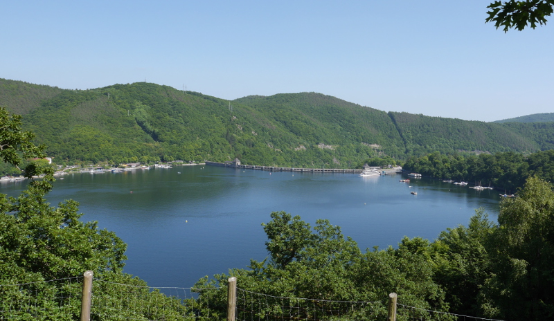 Blick auf die Sperrmauer des Edersee's